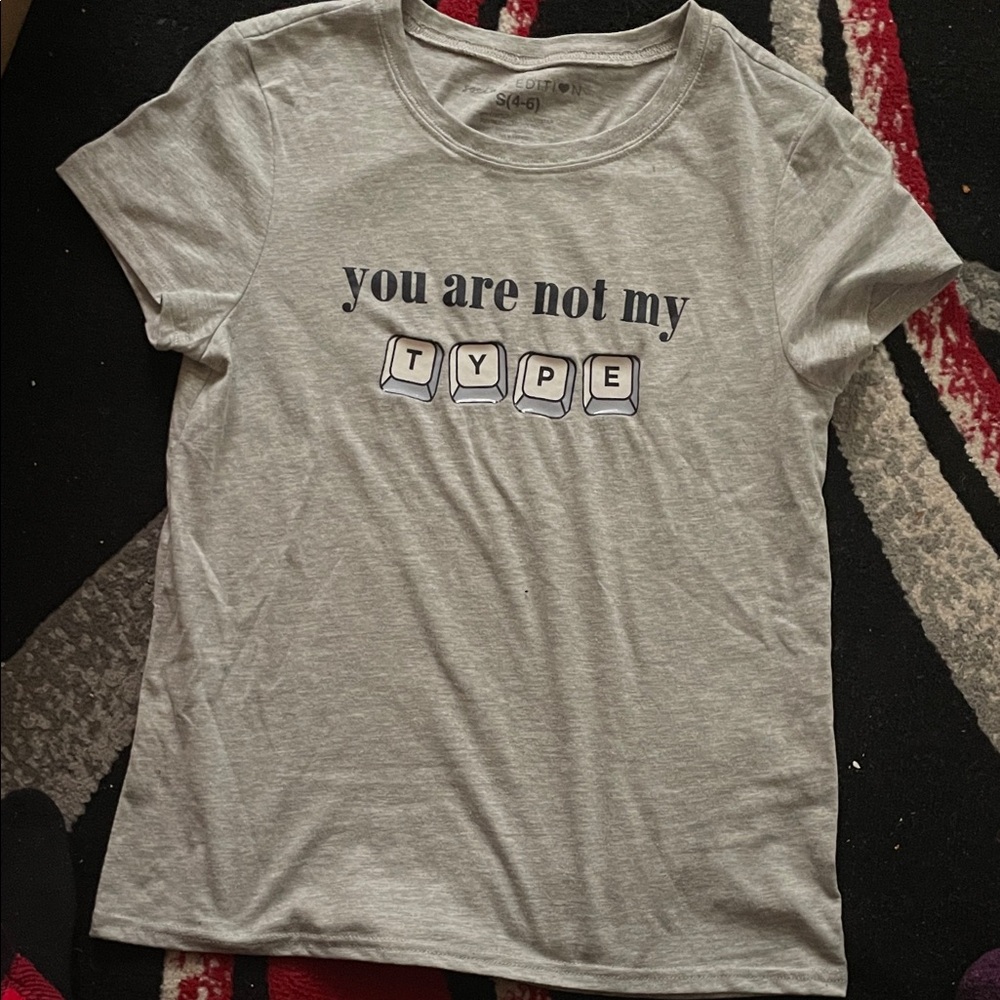 Social Edition Gray Women’s Shirt with Fun Print Size S